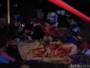 Mengintip Suasana Malam di Posko Darurat Korban Gempa Cianjur