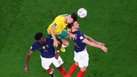 Selain itu, Prancis juga tercatat sebagai tim juara bertahan yang mampu memetik kemenangan dengan skor besar, yakni menang 4-1 atas Australia di laga perdana. Di edisi 2006, Brasil hanya mampu menang 1-0 atas Kroasia. Reuters/Fabrizio Bensch.