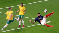 Prancis kemudian mampu menyamakan skor melalui Adrien Rabiot pada menit ke-27. Lima menit berselang, Prancis berhasil comeback dan unggul 2-1 berkat Olivier Giroud. Reuters/Molly Darlington.