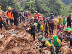 Tim SAR Lanjutkan Pencarian Korban di Tengah Gempa Susulan di Cianjur