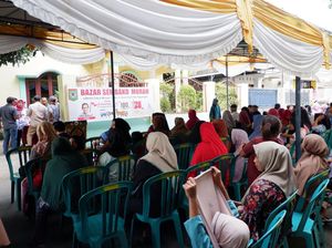 Relawan Sandiaga Gelar Bazar Sembako Murah untuk Warga Kota Bima