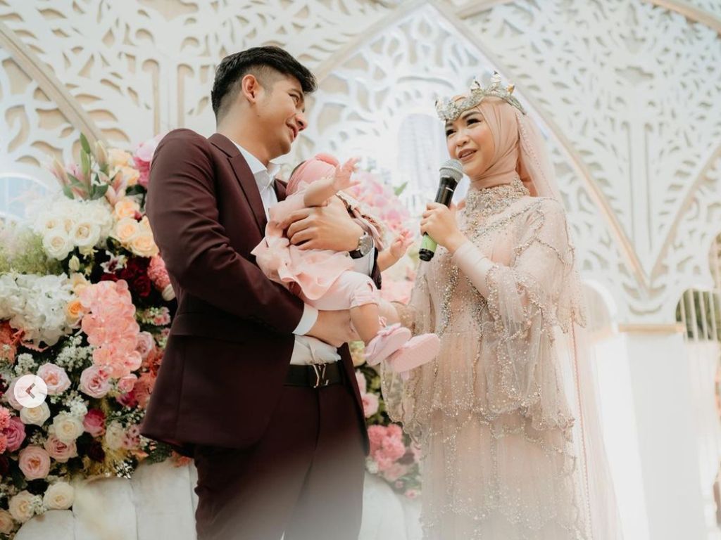 Tuai Pro Kontra, Ria Ricis Ungkap Alasan Anak Sudah MPASI Dini Tuai Pro Kontra, Ria Ricis Ungkap Alasan Anak Sudah MPASI Dini