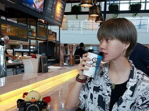 Ria SW, Food Vlogger Terfavorit versi Netizen Ria SW, Food Vlogger Terfavorit versi Netizen