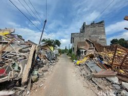Sepanjang Mata Memandang, Rumah Porak-poranda di Gasol Cianjur