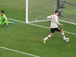 Gol kedua Jerman dianulir wasit berdasarkan pertimbangan Video Assistant Referee (VAR). Havertz dinilai offside sebelum membobol gawang Jepang. Skor tetap tak berubah 1-0 untuk Nationalelf yang bertahan hingga turun minum.