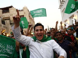 Suka Cita Suporter Arab Saudi Usai Taklukkan Argentina