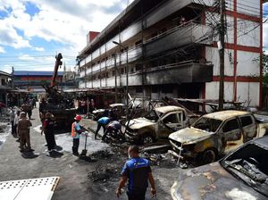 Sisa-sisa Setelah Bom Mobil Meledak di Kompleks Polisi Thailand