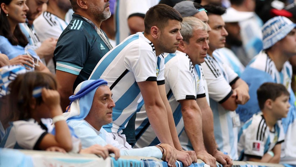 Fans Argentina dikabarkan ribut dengan fans Meksiko di fan zone Piala Dunia 2022 di Doha. (Foto: Reuters/Carl Recine)