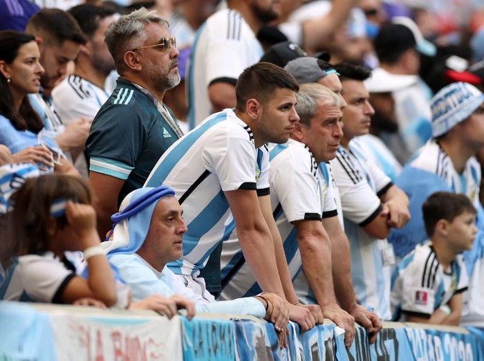 Soccer Football - FIFA World Cup Qatar 2022 - Group C - Argentina v Saudi Arabia - Lusail Stadium, Lusail, Qatar - November 22, 2022 Argentina fans look dejected REUTERS/Carl Recine