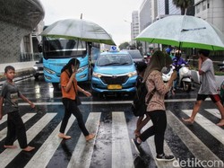 Peringatan Potensi Cuaca Ekstrem BMKG, Siap-siap dengan Cara Ini!