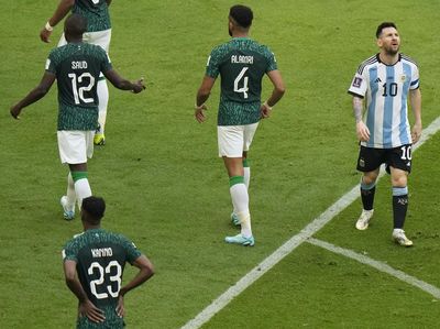 Messi di Antara Sujud Syukur Pemain Arab Saudi