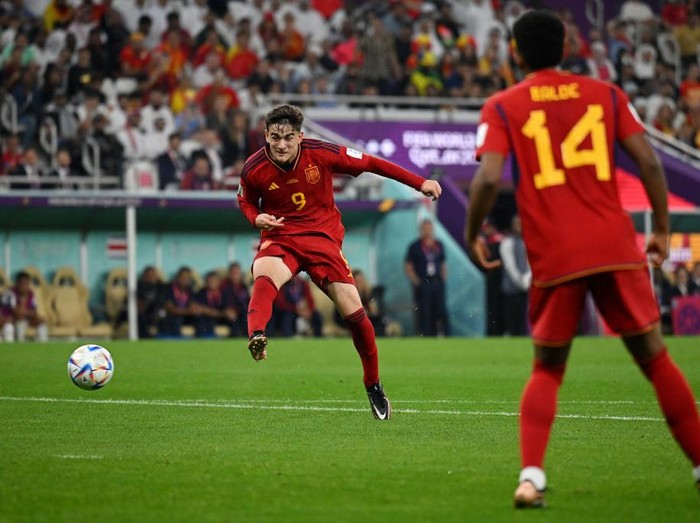 Spain's forward #07 Alvaro Morata (C) celebrates scoring his team's seventh goal during the Qatar 2022 World Cup Group E football match between Spain and Costa Rica at the Al-Thumama Stadium in Doha on November 23, 2022. (Photo by Glyn KIRK / AFP) (Photo by GLYN KIRK/AFP via Getty Images)