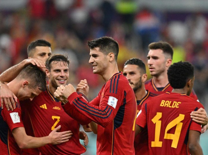 Spain's forward #07 Alvaro Morata (C) celebrates scoring his team's seventh goal during the Qatar 2022 World Cup Group E football match between Spain and Costa Rica at the Al-Thumama Stadium in Doha on November 23, 2022. (Photo by Glyn KIRK / AFP) (Photo by GLYN KIRK/AFP via Getty Images)