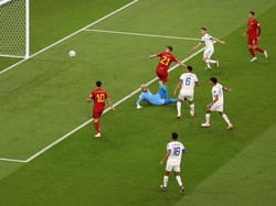 Bermain di Al Thumama Stadium, Rabu (23/11), Spanyol membuka gol pertama pada menit ke-11. Through pass Gavi berhasil diterima Olmo di kotak penalti, dan dalam duel satu lawan satu ia berhasil menaklukkan Navas dengan satu sepakan chip ke sudut kiri gawang Kosta Rika.