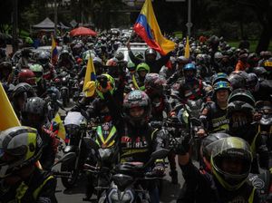 Konvoi Ratusan Pemotor di Kolombia Tolak Kenaikan Harga BBM