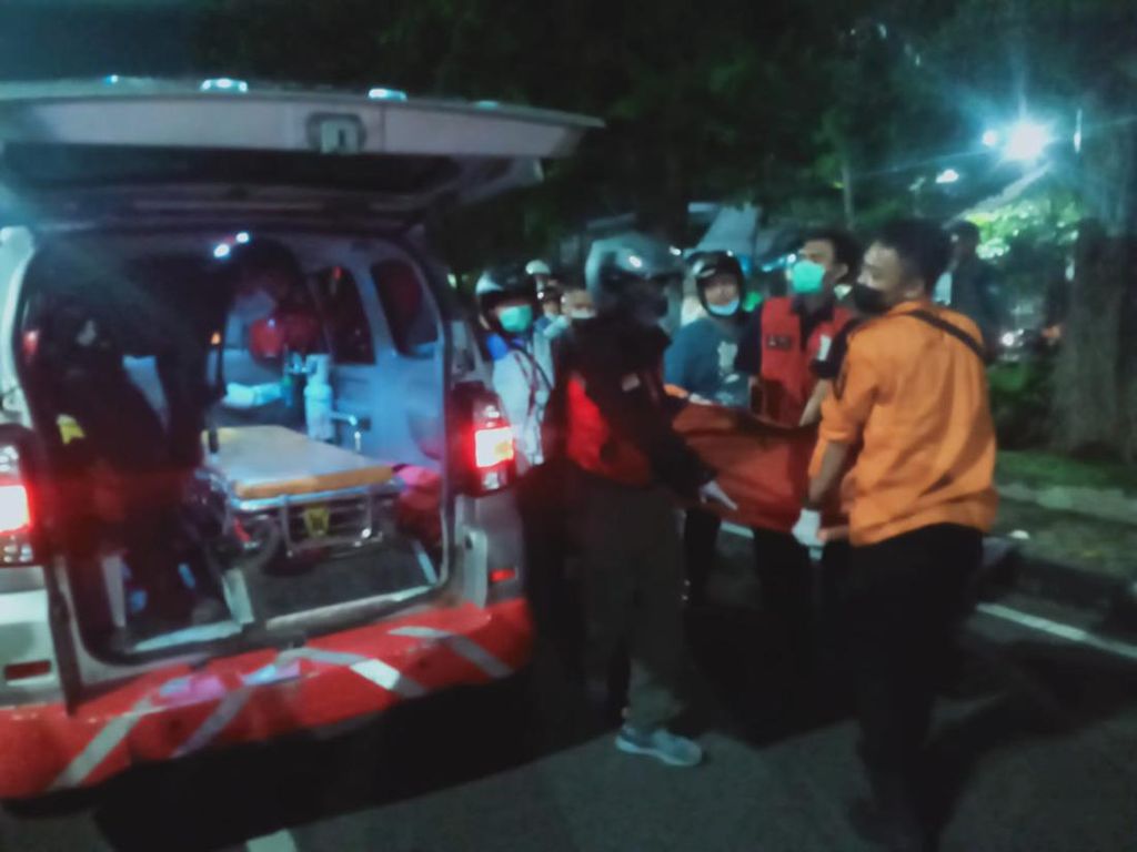 Dua Remaja di Surabaya Diduga Balap Liar Tabrak Pikap, Satu Tewas