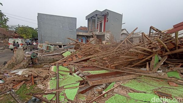 Penampakan Sekolah yang Hancur Akibat Gempa Cianjur