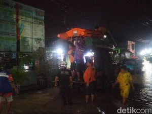 Banjir Landa 6 Desa di Jombang, Ratusan Rumah Warga Terendam Banjir Landa 6 Desa di Jombang, Ratusan Rumah Warga Terendam