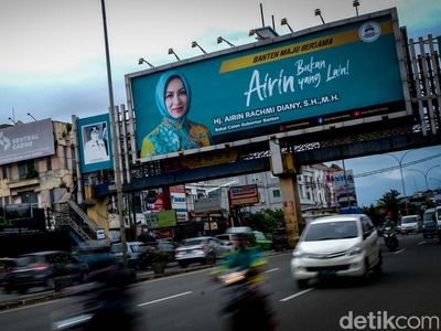 Billboard Airin Bukan yang Lain Ramaikan Pilgub Banten
