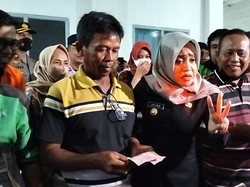 Bupati Ikfina Salurkan Kompensasi BBM ke 778 Tukang Ojek di Mojokerto