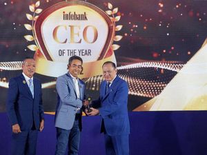 CEO BRINS Raih Penghargaan CEO Of The Year 2022