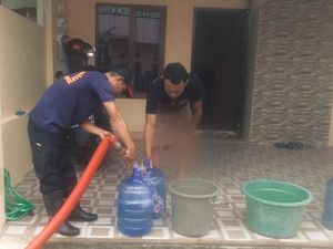 Derita Warga Parepare 5 Hari Kesulitan Air Bersih Pascabanjir Parah Derita Warga Parepare 5 Hari Kesulitan Air Bersih Pascabanjir Parah