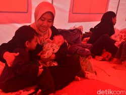 Kisah Perjuangan Dewi, Lahirkan Gempita di Posko Pengungsian