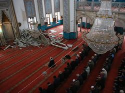 Digoyang Gempa, Masjid di Turki Runtuh