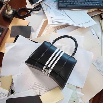 Iklan Balenciaga x Adidas/