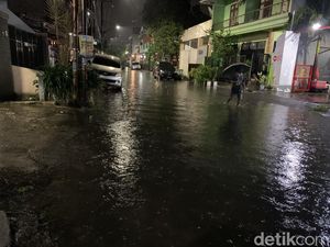 Hujan 3 Jam di Surabaya, Timbul Genangan di Gubeng Kertajaya-Petemon Hujan 3 Jam di Surabaya, Timbul Genangan di Gubeng Kertajaya-Petemon