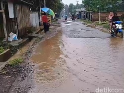 Sulitnya Warga Melintas Jalur Alternatif Subang-Karawang gegara Rusak