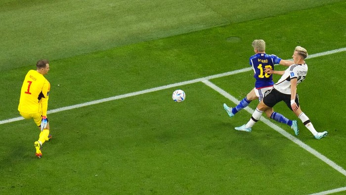Japans Takuma Asano scores past Germanys goalkeeper Manuel Neuer during the World Cup group E soccer match between Germany and Japan, at the Khalifa International Stadium in Doha, Qatar, Wednesday, Nov. 23, 2022. (AP Photo/Petr Josek)
