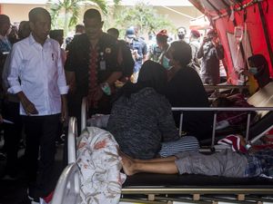 Potret Jokowi Pantau Penanganan Korban Gempa di RSUD Sayang Cianjur