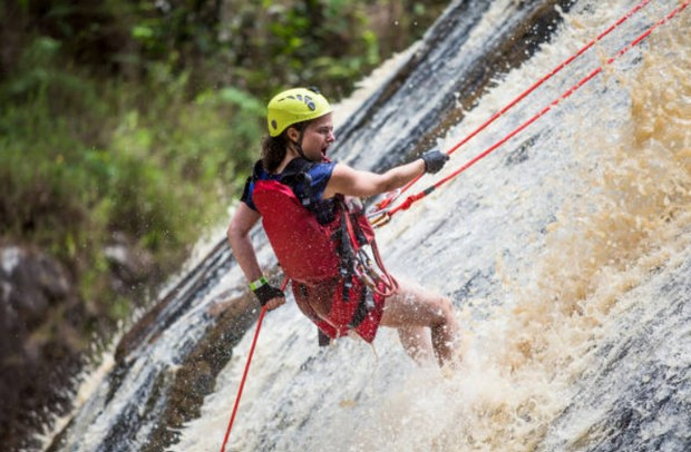 Kegiatan canyoning/foto: gettyimages.com/Matthew Micah Wright Kegiatan canyoning