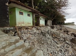 Fasilitas Rusak, Pantai Sindangkerta Tasikmalaya Sepi Pengunjung