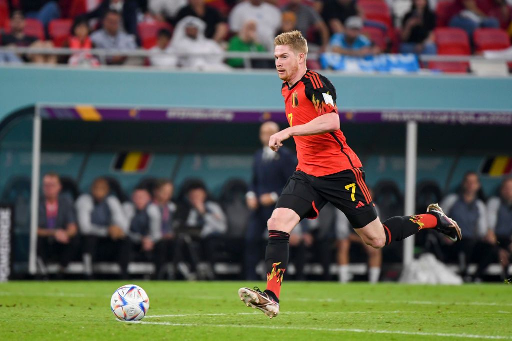 DOHA, QATAR - NOVEMBER 23: Kevin De Bruyne  of Belgium poses with the Budweiser Player of The Match trophy following the FIFA World Cup Qatar 2022 Group F match between Belgium and Canada at Ahmad Bin Ali Stadium on November 23, 2022 in Doha, Qatar. (Photo by Gonzalo Arroyo - FIFA/FIFA via Getty Images)