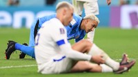 Pertandingan berjalan timpang dan satu arah. Spanyol bermain sangat dominan hingga menguasai bola sebesar 81,8%, yang menjadi rekor Piala Dunia. Alhasil, Keylor Navas harus sibuk mengawal gawang, pun memunguti bola dari sana. (Foto: Offside via Getty Images/Simon Stacpoole/Offside)