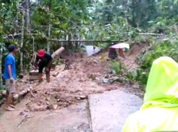 Tanah Longsor Tutup Akses Jalan Antardesa di Kecamatan Tugu Trenggalek