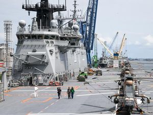 Melihat Jeroan Kapal Dermaga Heli AL Australia yang Mampir di Tanjung Priok