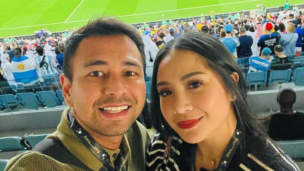 7 Foto Nagita Slavina Nonton Piala Dunia di Qatar, Penampilannya Ramai Dipuji