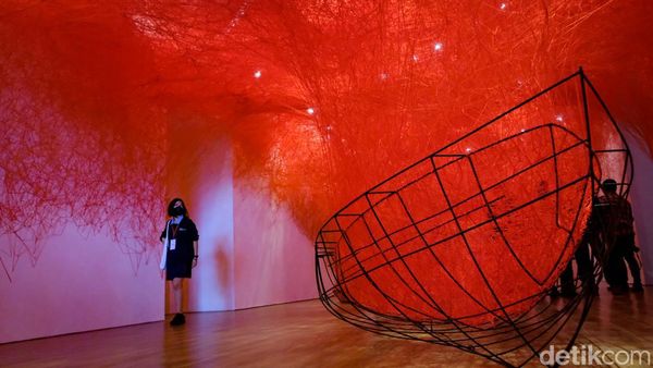 Menikmati Ratusan Karya Seni Chiharu Shiota di Jakarta