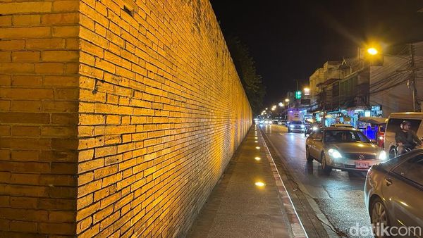 Wisata Malam di Ujung Thailand: Ada Bazar sampai Candi Terbesar