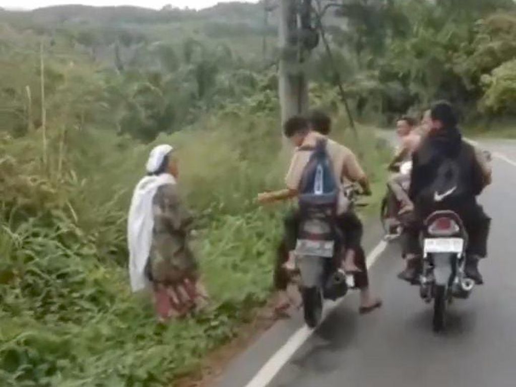 Pelajar Tendang Nenek di Tapanuli Selatan: Kronologi Hingga Pelaku Tersangka Pelajar Tendang Nenek di Tapanuli Selatan: Kronologi Hingga Pelaku Tersangka