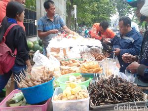 Gilo-gilo, Gerobak Dorong Isi Buah hingga Gorengan Khas Semarang