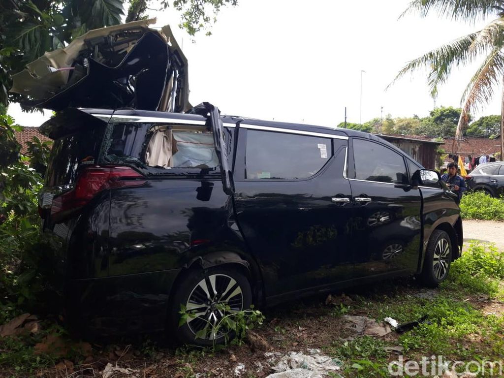 Kecelakaan Alphard Vs Truk di Tol Boyolali, Polisi: 3 Orang Tewas