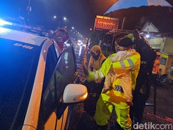 Banjir 60 Cm Tutup Jalan Alternatif Peterongan-Jombang, Kendaraan Dialihkan