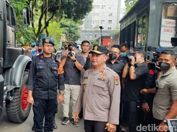 Polda Metro Kirim Bantuan 48 Truk Makanan-Obat untuk Korban Gempa Cianjur