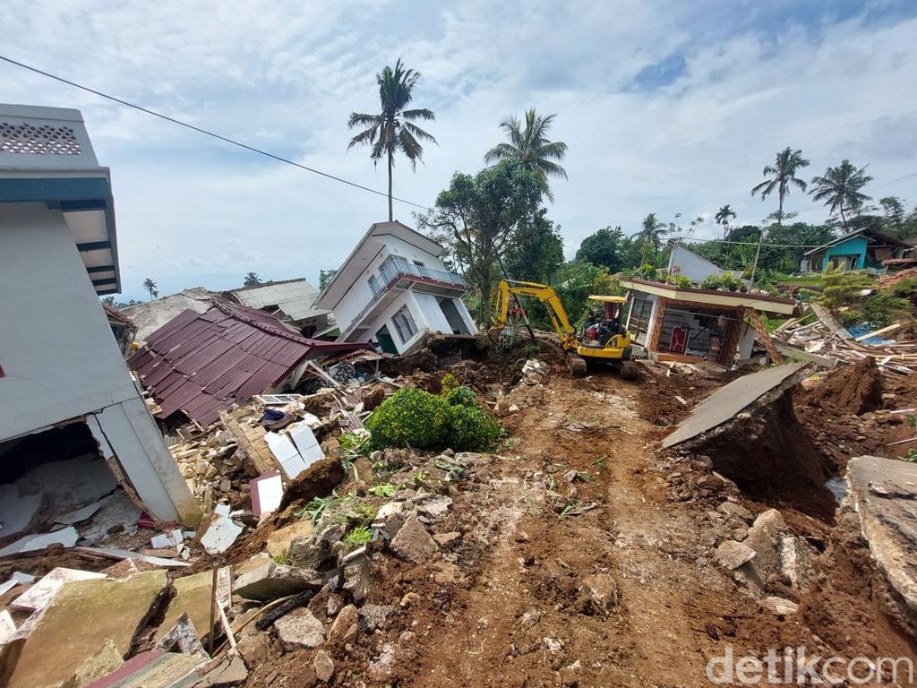 DVI Polri Catat 48 Warga Cianjur Masih Hilang Usai Gempa DVI Polri Catat 48 Warga Cianjur Masih Hilang Usai Gempa