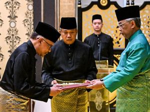 Momen Anwar Ibrahim Resmi Jadi PM Malaysia