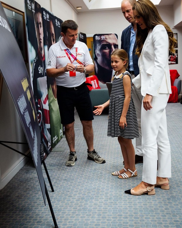 Putri Charlotte dengan Dress Putri Charlotte dengan Dress